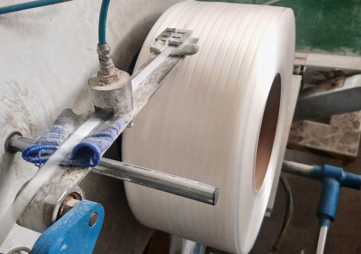 Konnfeir Hand Grade Polypropylene (PP) Strapping Coil 0.059" x 0.0315" 330lbs Break Strength White Poly Strap for Manual Packing Box Packing Strapping